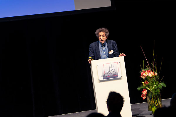 In einem weiteren Vortrag beleuchtete Prof. Schon den Einsatz von mesenchymalen Stammzellen in Fuß und Sprunggelenk.